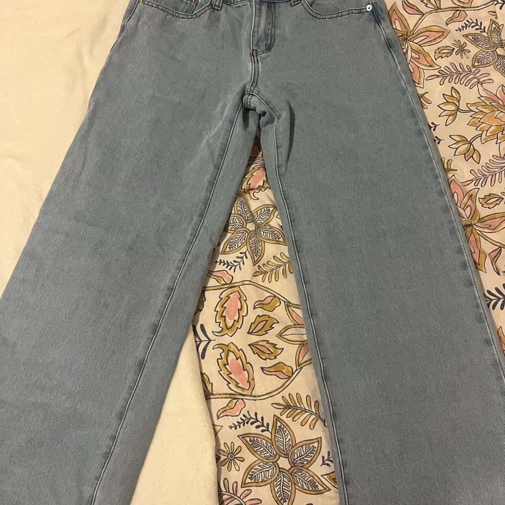Raelynn Washed Low Rise Jeans from Edikted